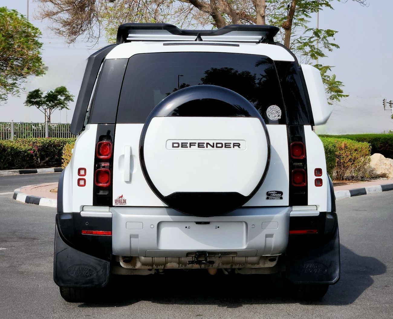 Land Rover Defender P300 110 2.0L (5 Seater) P300 110 2L-4CYL AMERICAN SPECIFICATION EXCELLENT CONDITION