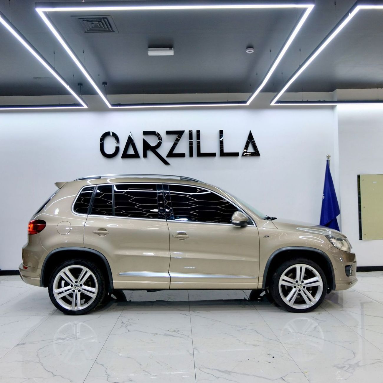 Volkswagen Tiguan R-Line 2.0L Volkswagen Tiguan R-Line 2013 | GCC Specs | Excellent Condition | Affordable Compact SUV