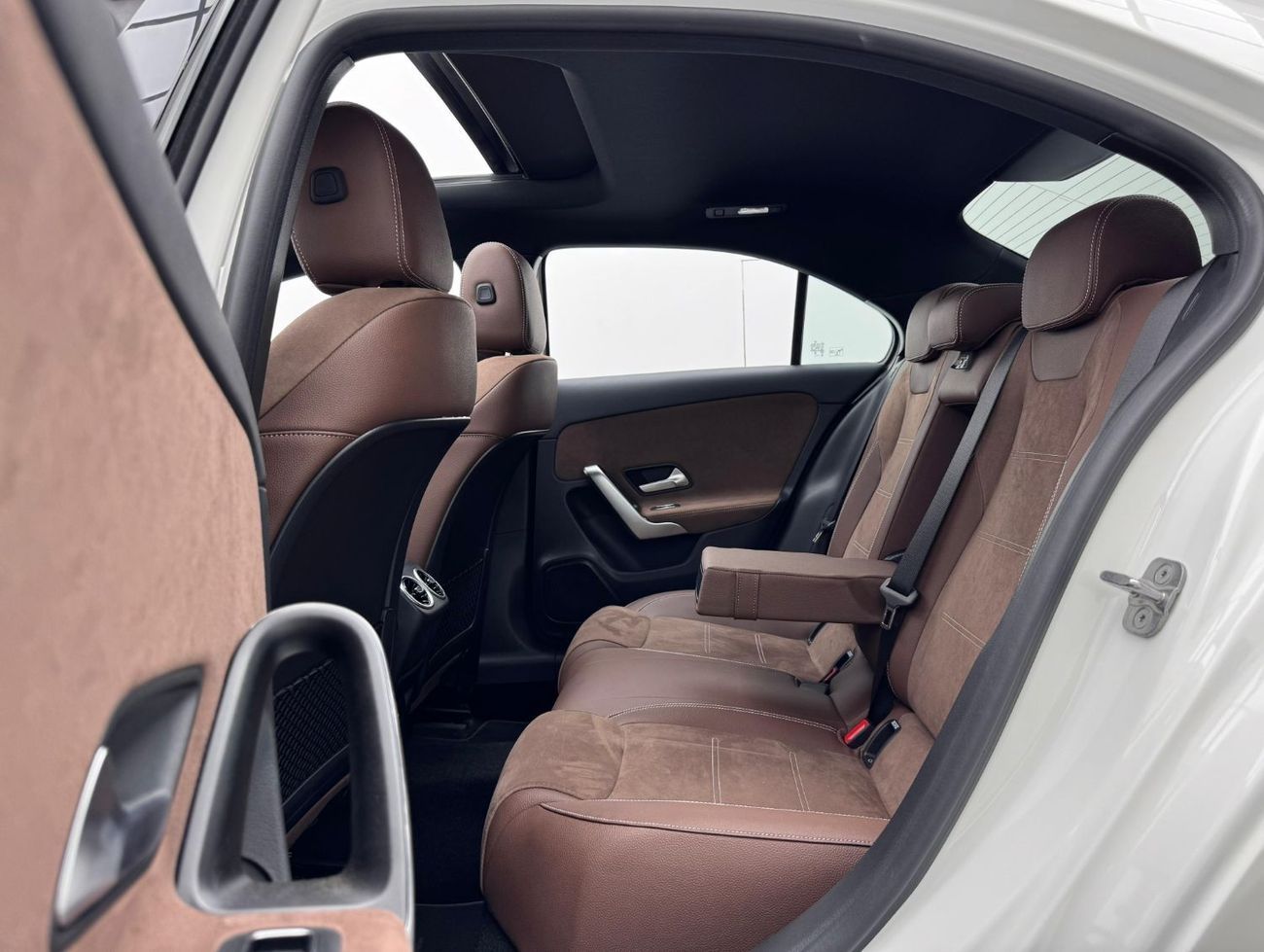 مرسيدس بنز A 200 AMG 2025 Mercedes-Benz A200 AMG, 2026 Mercedes Warranty, Mercedes Service History, GCC