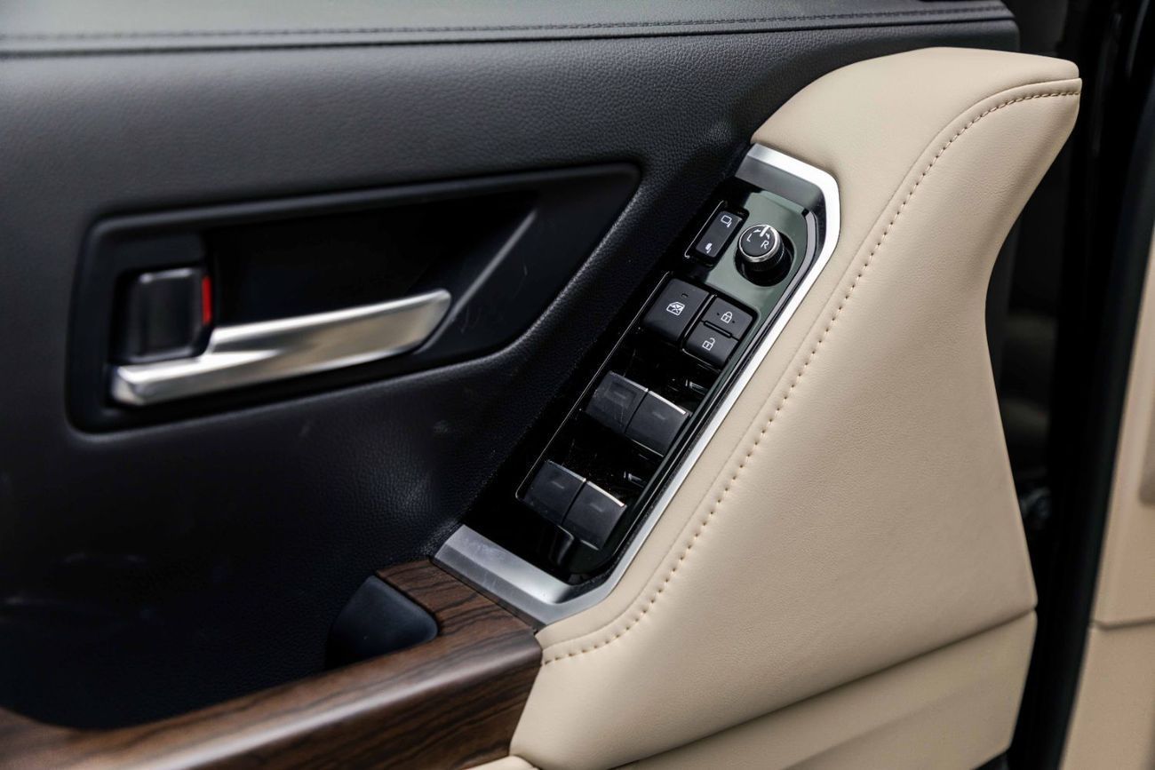 تويوتا لاند كروزر GXR 4.0L - Black Inside Beige | Export Only