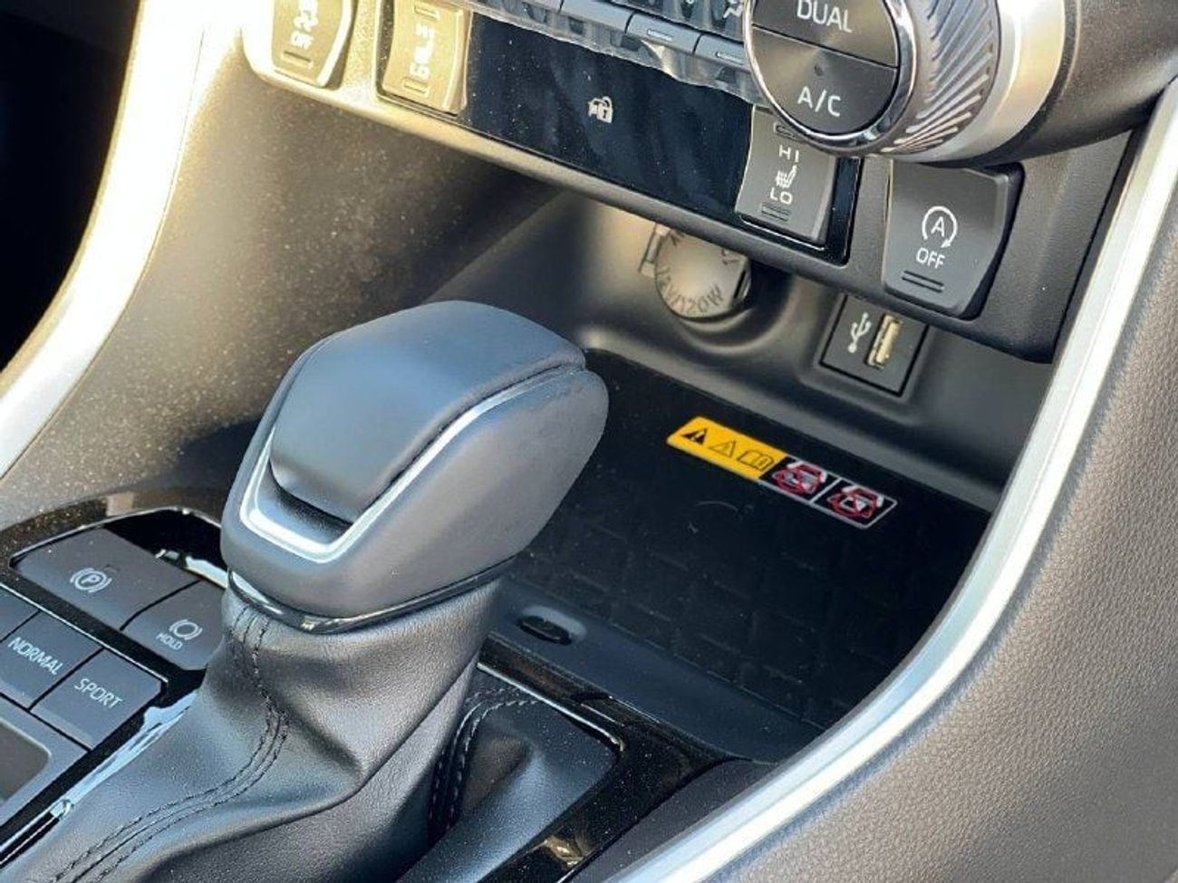 تويوتا راف ٤ 2.0L PTR A/T // 2025 // FULL OPTION WITH 360 CAMERA , RADAR , WIRELESS CHARGE //SPECIAL OFFER // BY