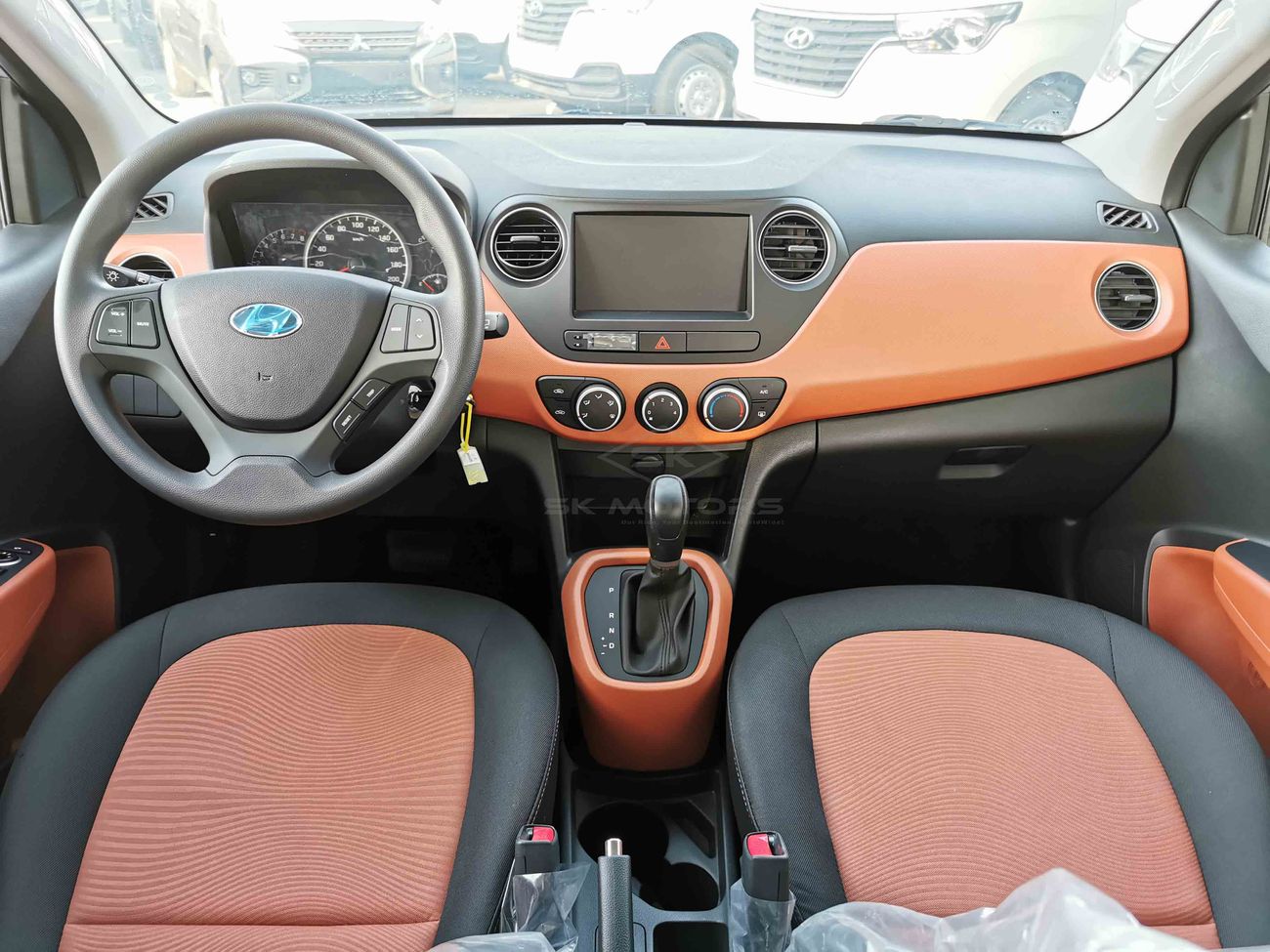 Hyundai Grand i10 1.2L, 14" Tyre, Xenon Headlights, Fabric Seats, Air Recirculation Control, Remote Key (CODE # HGI03)