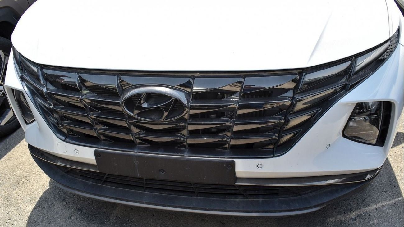 Hyundai Tucson 1.6T - Radar - Panoramic sunroof - 19" Alloy - DVD - Leather Seats - Electric seats