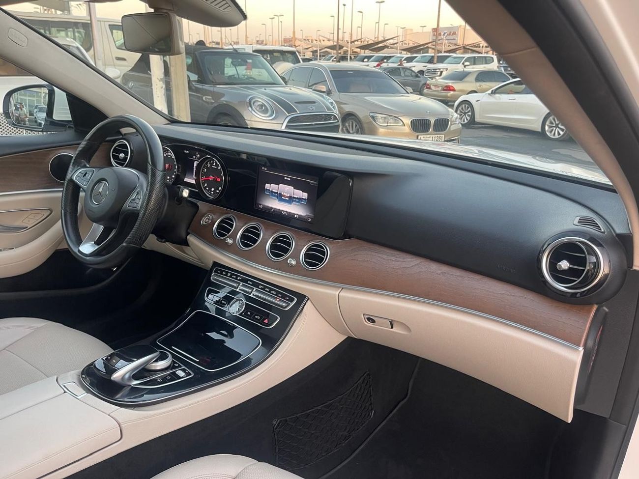 Mercedes-Benz E200 Mercedes E 200 Gulf 2017 in excellent condition, fully equipped