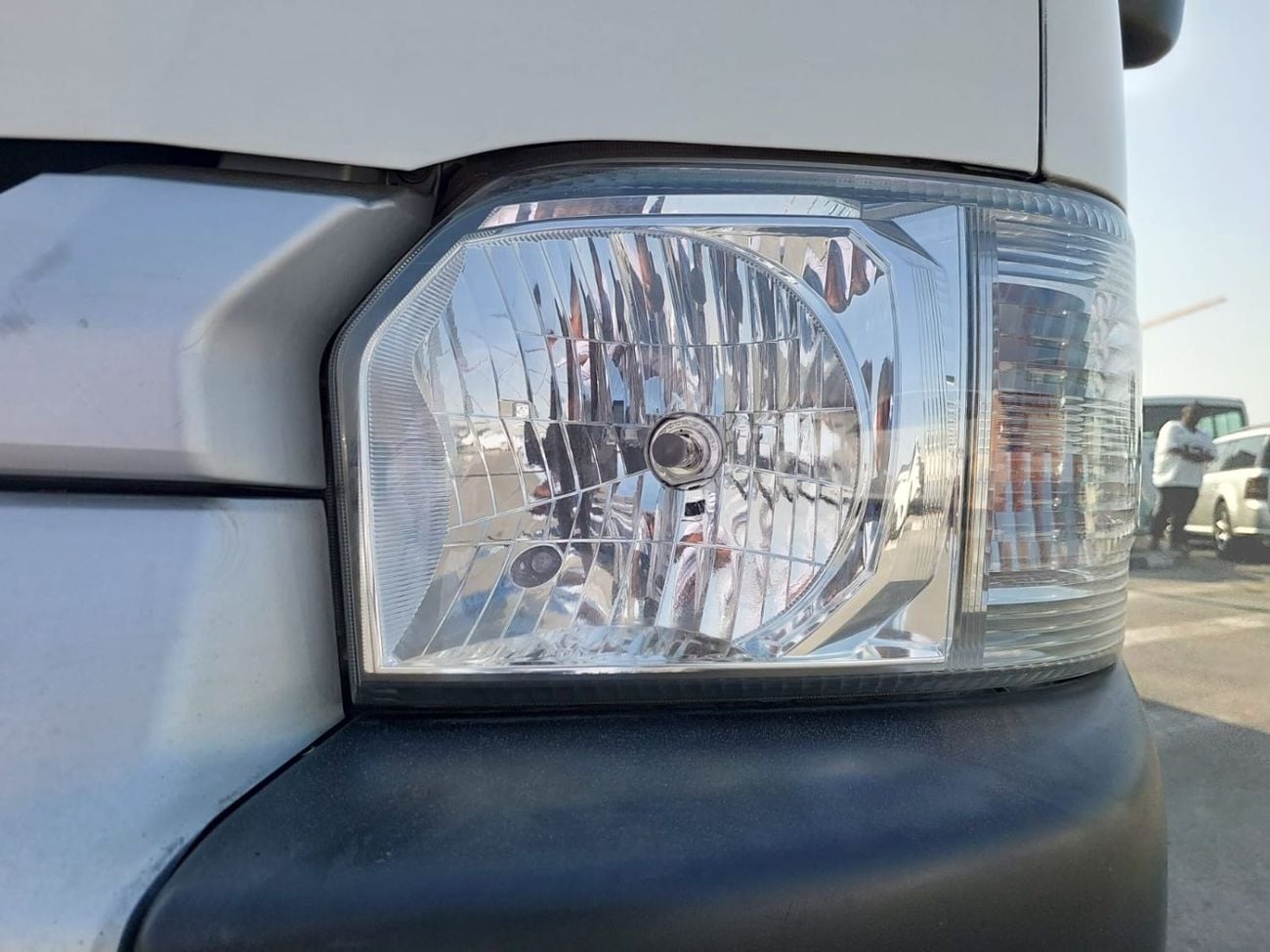 Toyota Hiace (RAMADAN OFFER) TOYOTA HIACE COMMUTER VAN RHD 2018 MODEL 2.5 L DIESEL MANUAL(PM73780)