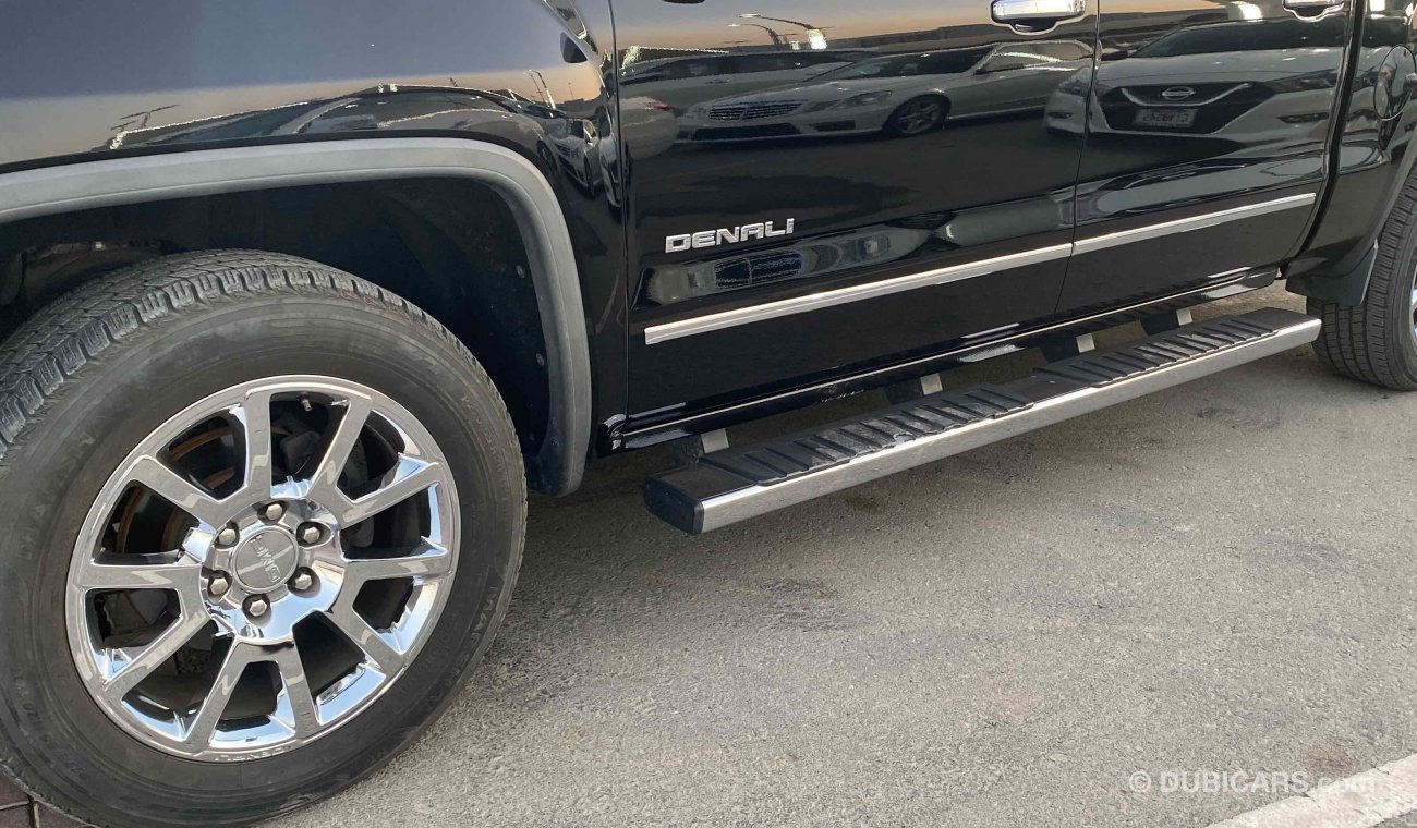 GMC Sierra DENALI مالك واحد بدون صبغ