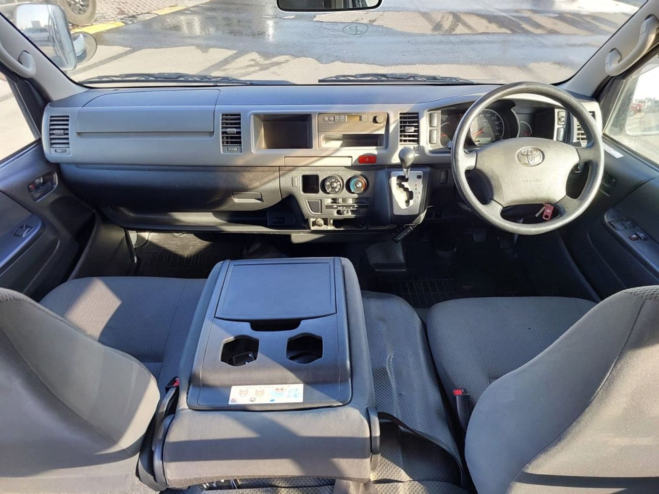 تويوتا هاياس TOYOTA HIACE COMMUTER VAN RHD 2015 MODEL 3.0 L DIESEL AUTOMATIC(PM16486)