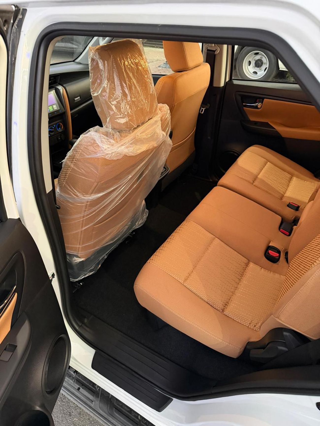 تويوتا فورتونر 2.4L DIESEL AUTOMATIC TRANSMISSION ( FOR RE-EXPORT ONLY )