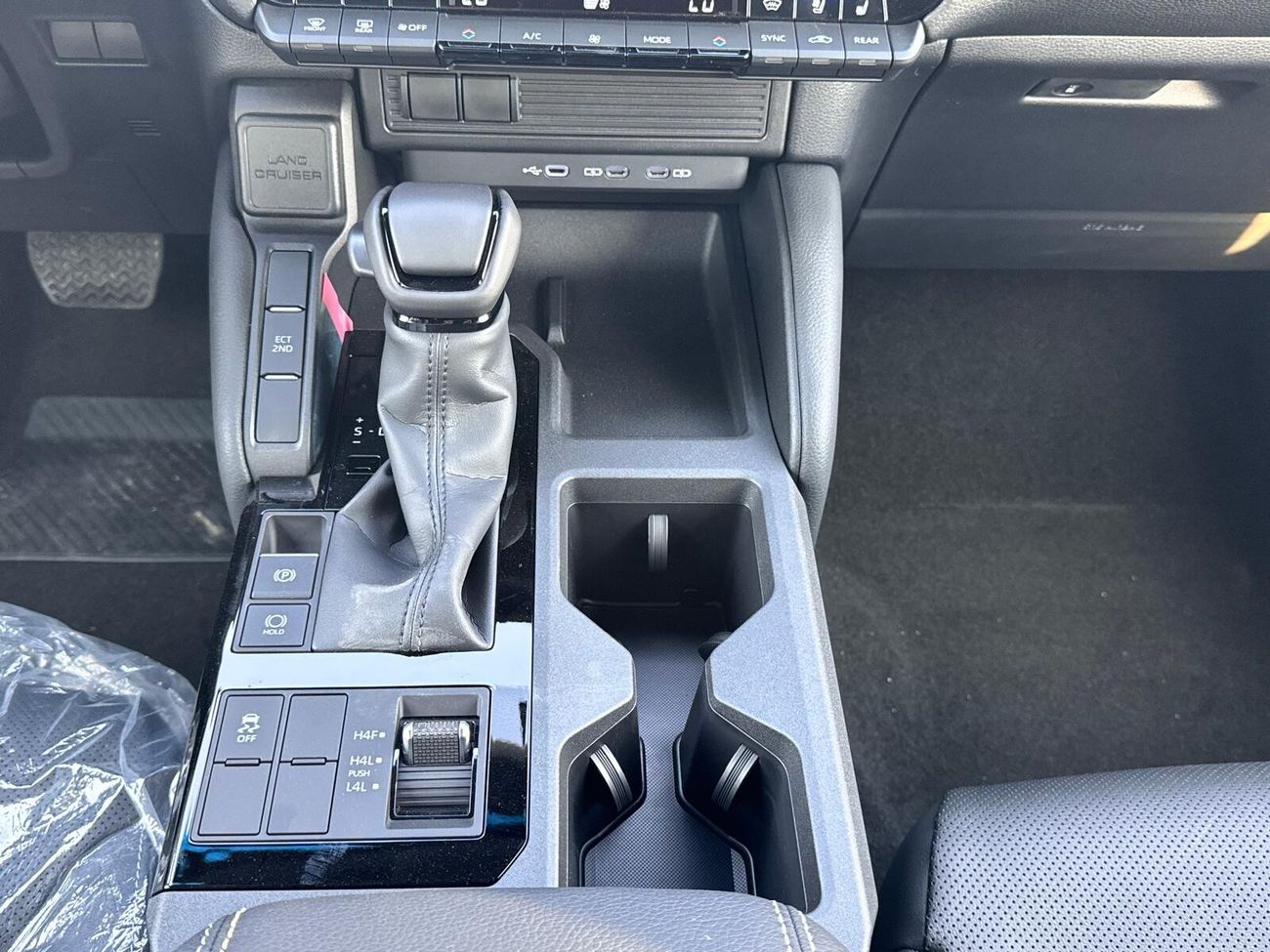 تويوتا برادو TXL 2.7L PETROL AT EUROPEAN SPECS BRAND NEW 0KM