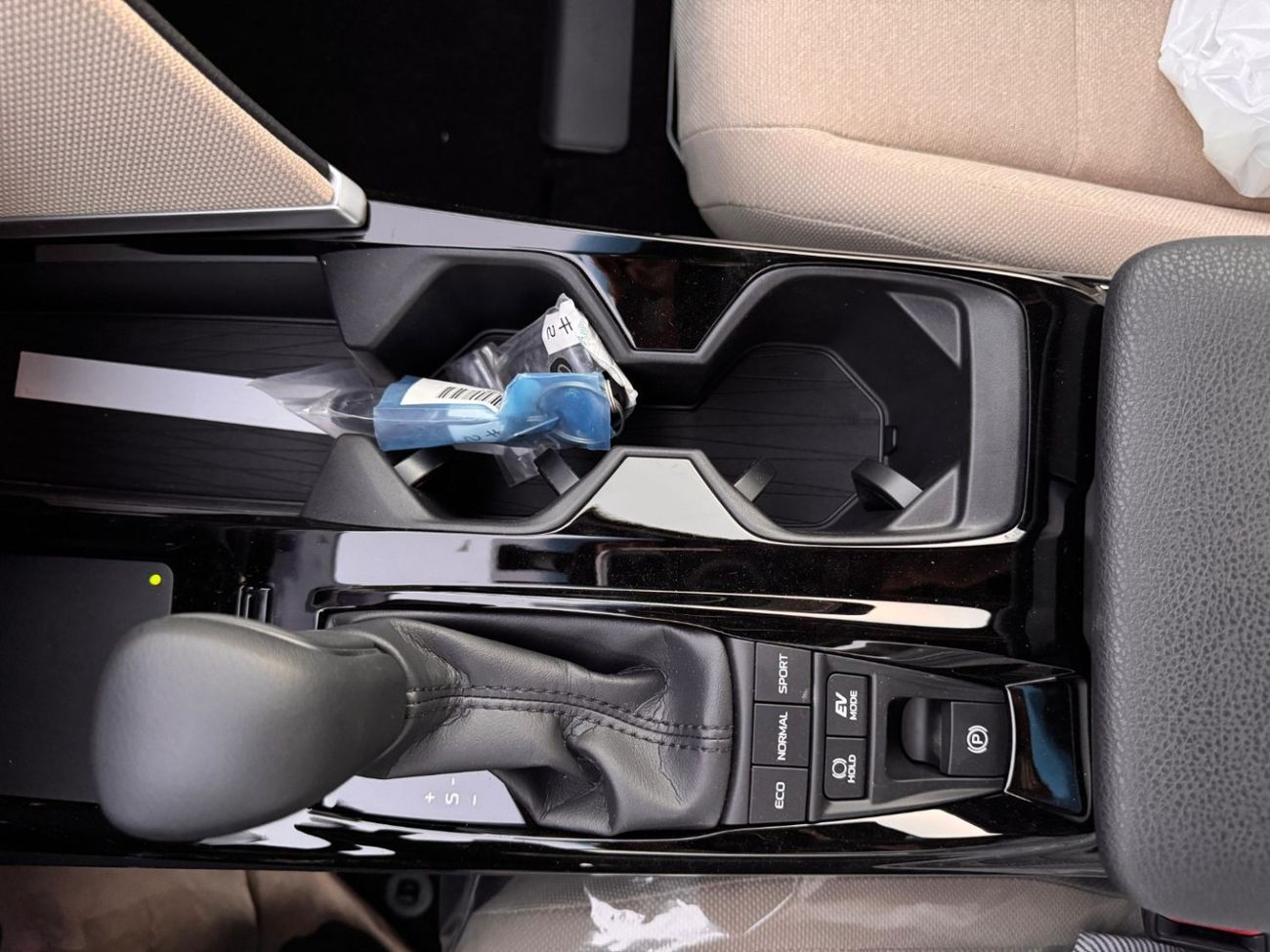 Toyota Camry 2.5L HYBRID LE AUTOMATIC TRANSMISSION ( FOR RE-EXPORT ONLY )