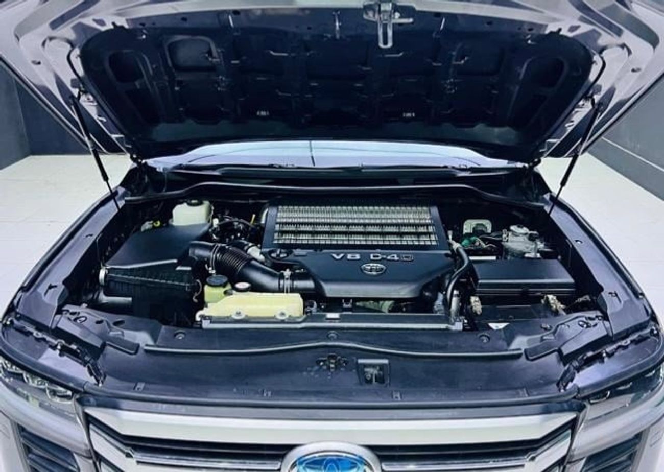 Toyota Land Cruiser 2018 Model Facelift to Lc300 2024 Shape RHD Diesel Engine Full Option