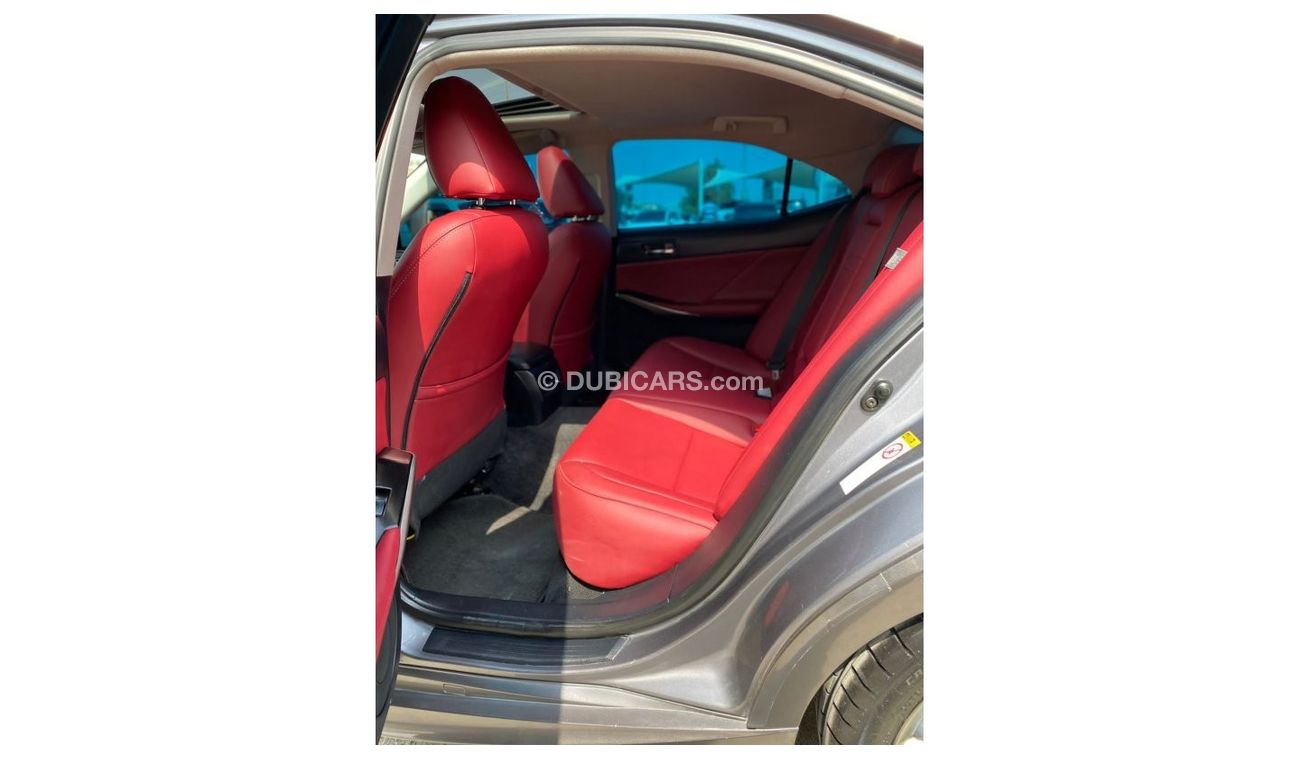 لكزس IS 200 لكزس is 200 t وارد امريكا بحاله ممتازه