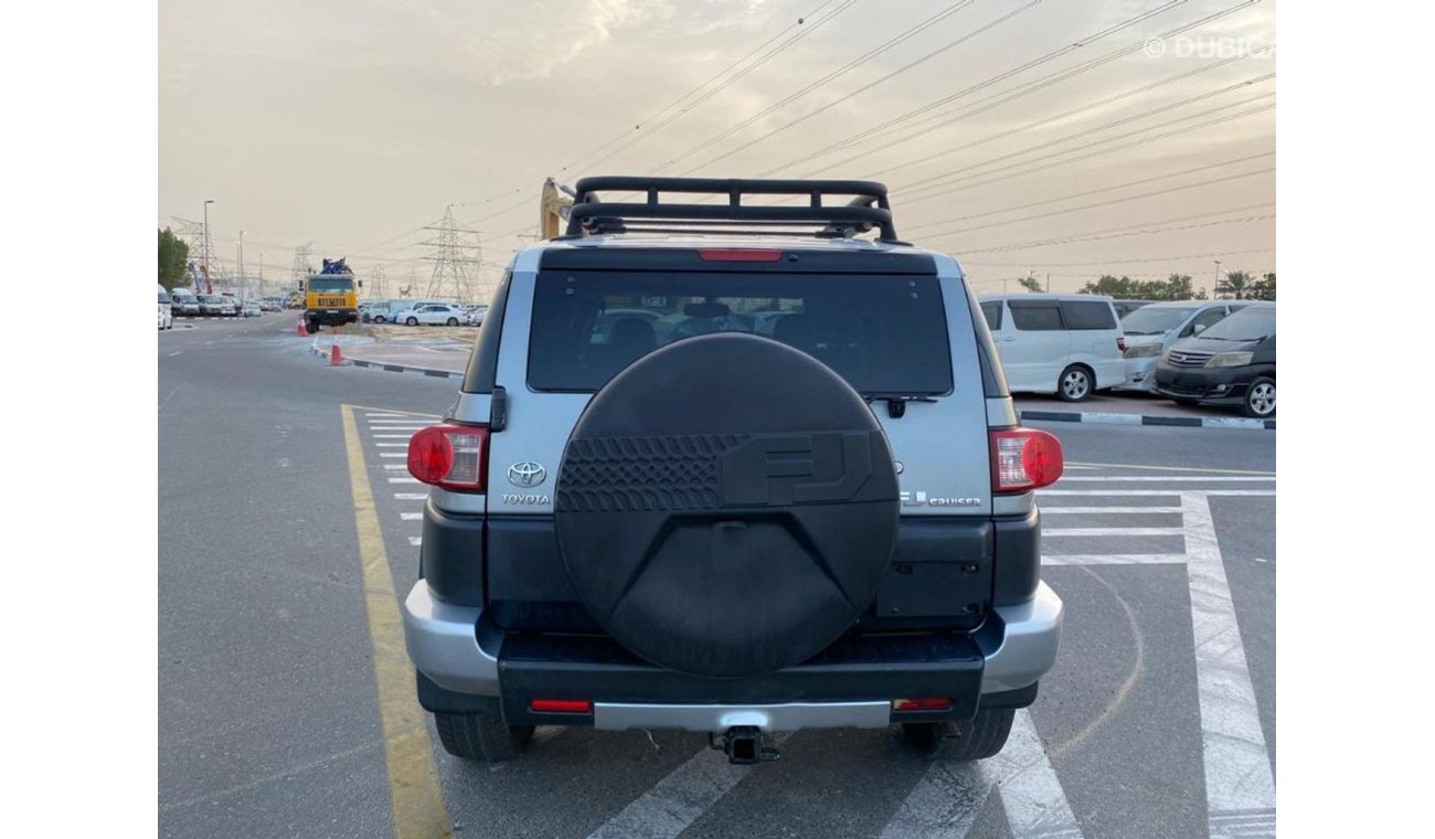 تويوتا إف جي كروزر 2010 TOYOTA FJ CRUISER WITH LEATHER SEAT