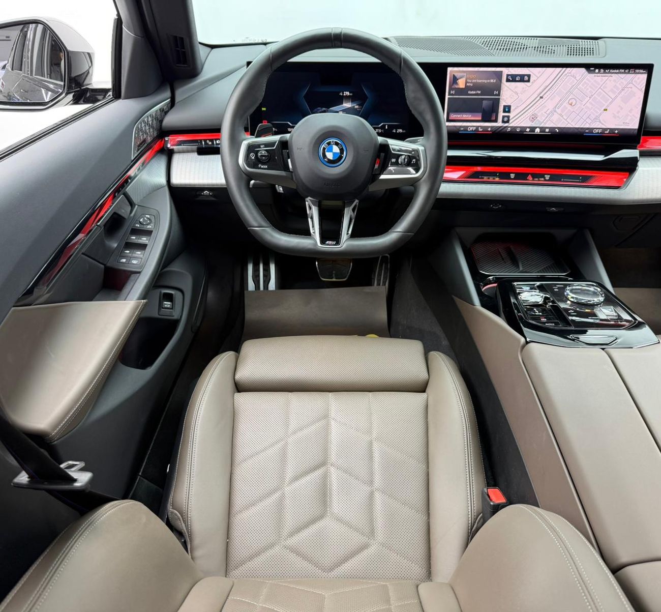 BMW i5 2024 BMW i5 eDrive40 M Sport Pro,Arabian Gulf Warranty ,Full Service History ,Excellent Condition , 