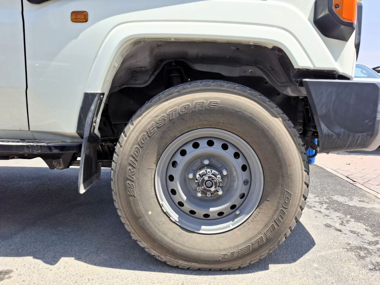 تويوتا لاند كروزر 70 Hardtop 4.0L 3 Door Automatic Petrol (Export Only)