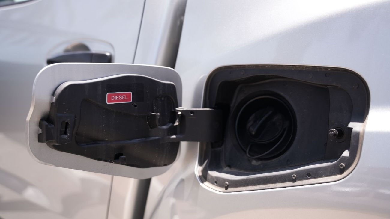 Nissan Navara Nissan Navara  2.5L 4WD Diesel XE MT DCab Plus MY-2023