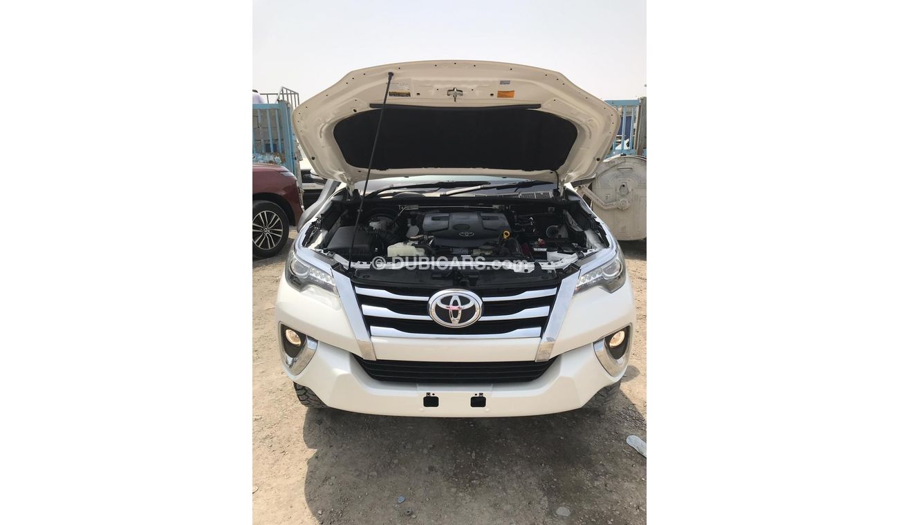 Toyota Fortuner diesel white color 2015 model full option 7 seats automatic 2.8L