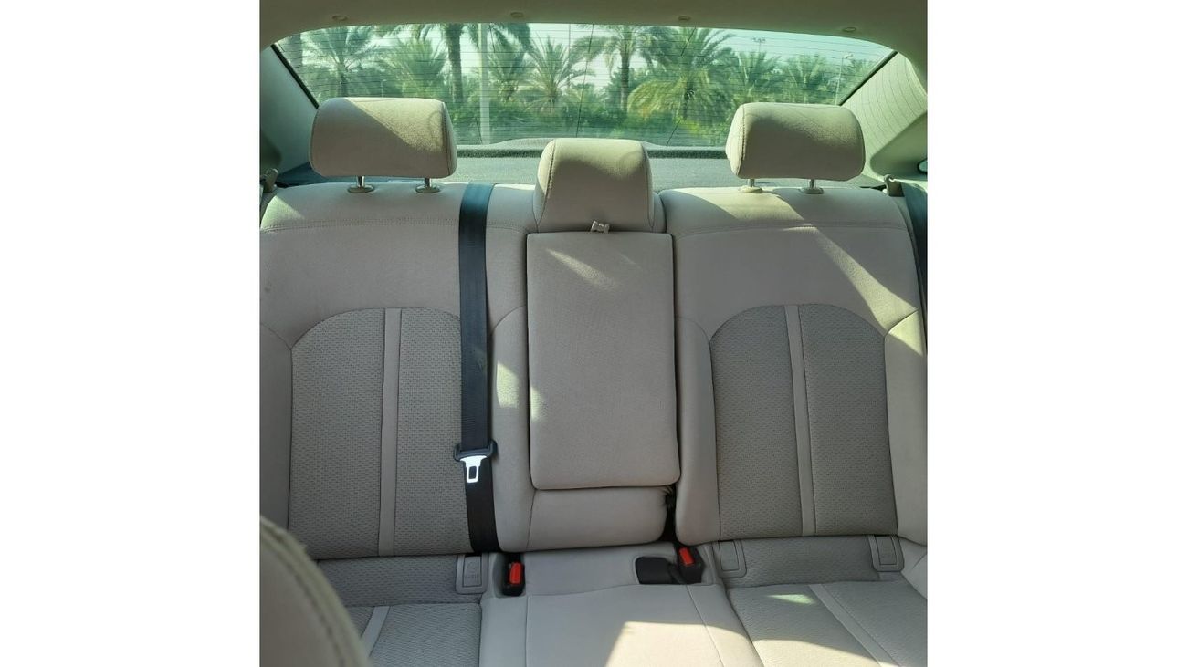 Hyundai Sonata GL Hyundai Sonata Se 2017 Red 2.4L 4 vin: 5NPE24AF4HH495067   ( UAS_ SPEC) VERY GOOD CONDITION