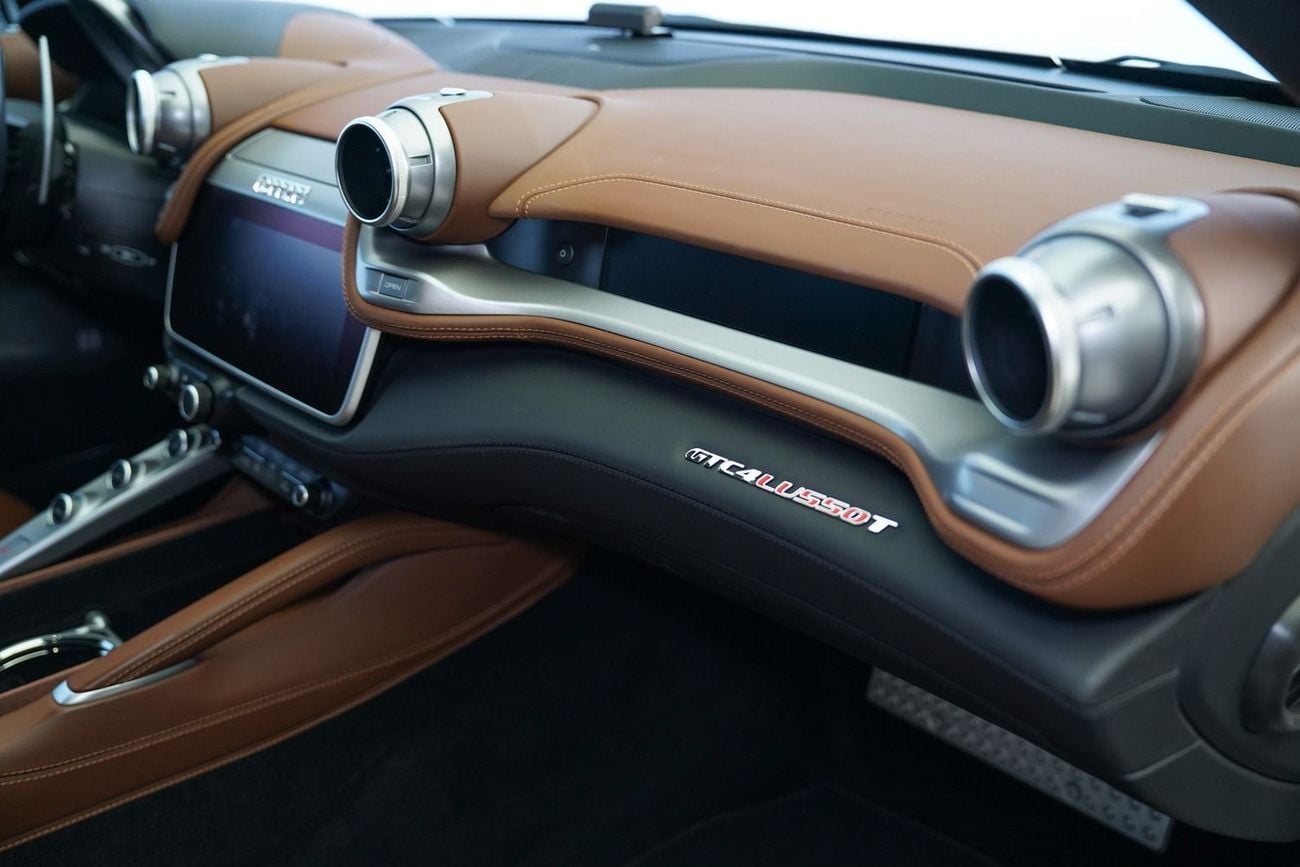 فيراري جي تي سي 4  لوسو T V8