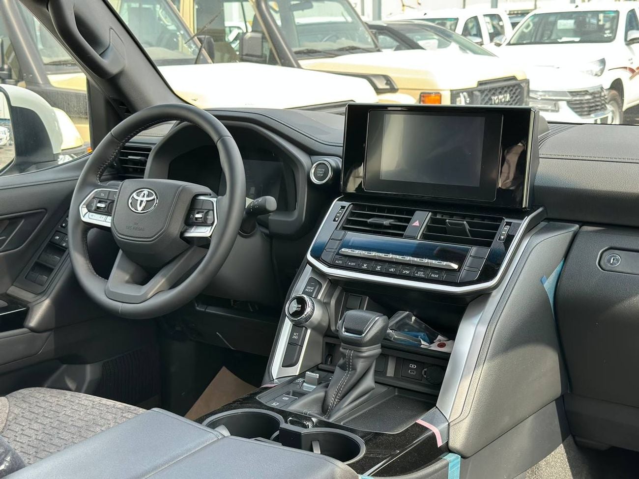 تويوتا لاند كروزر GXR 3.5L PTR A/T // 2026 // STD with Sunroof , Cool Box , Cruise Control // Special Offer // By Form