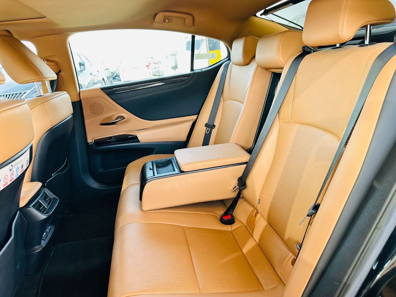 Lexus ES300h 2023 Lexus ES 300H - Black inside Brown