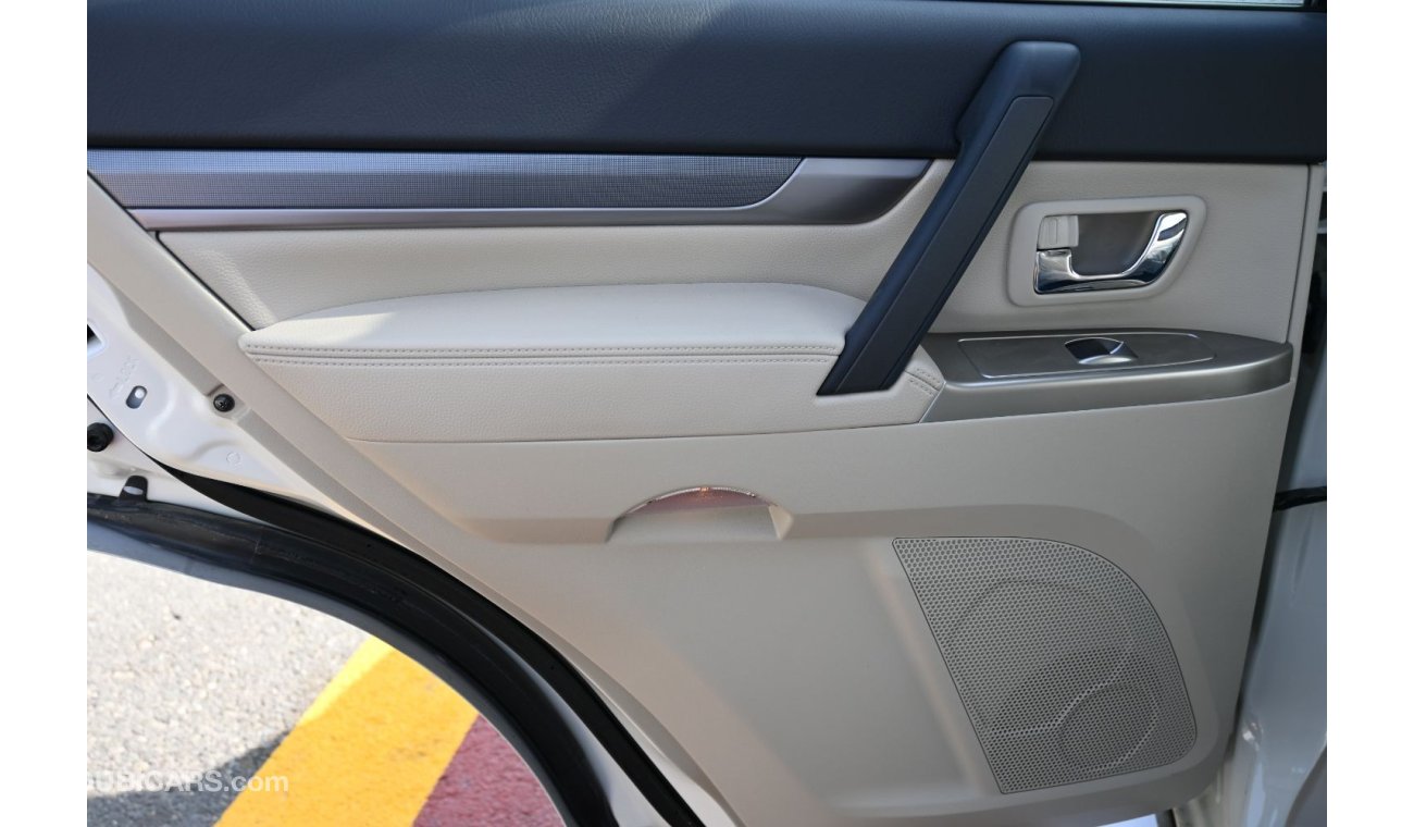 Mitsubishi Pajero Mitsubishi PAJERO GLS 3.0L, SUV, 4WD, 5Doors, Panoramic roof, Rear Camera, Rear AC Controls, Color W