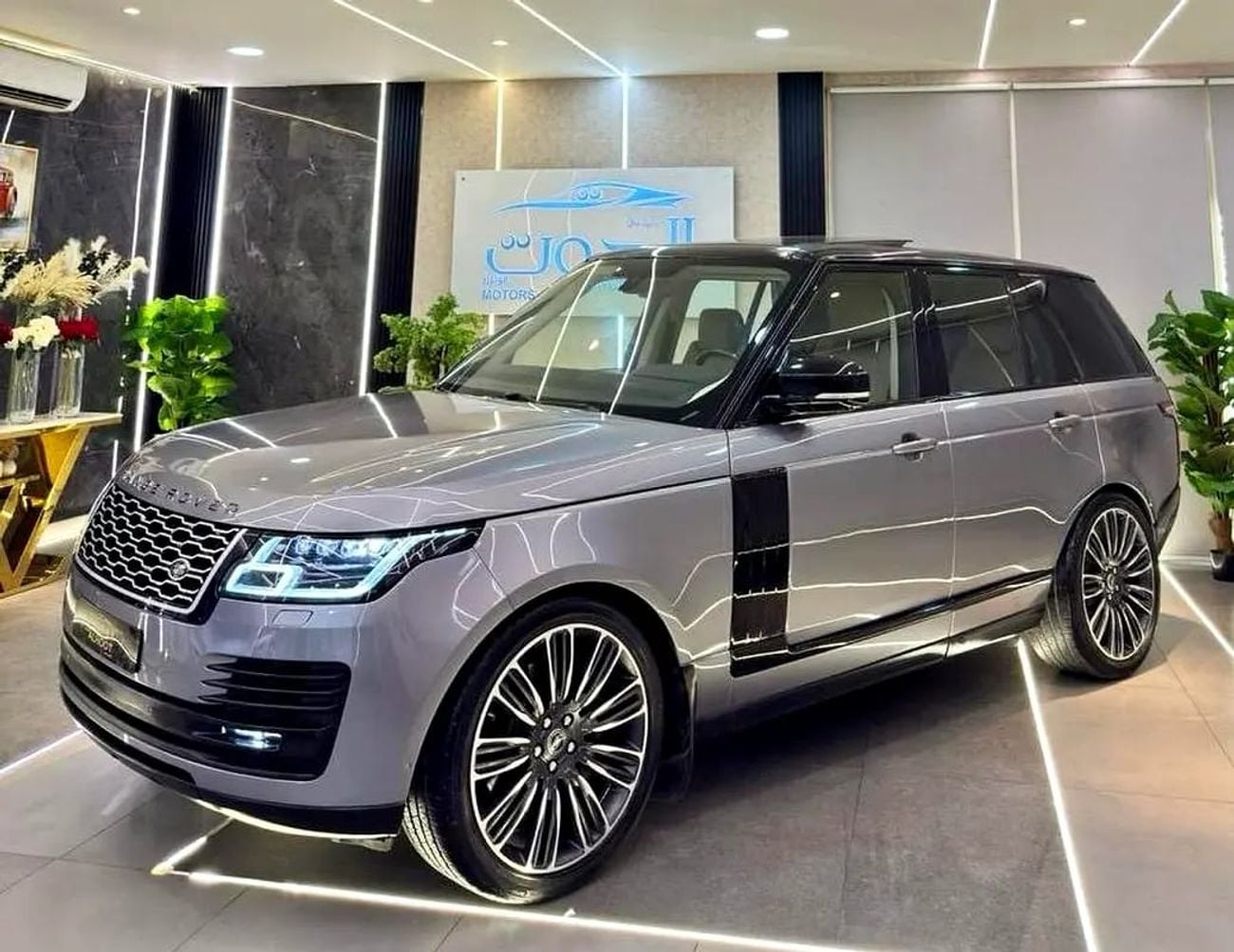 لاند روفر رينج روفر AUTOBIOGRAPHY FACELIFT RR VOGUE V8 || SUPERCHARGED || GCC || TOP RANGE II PANORAMIC|| SERVICED