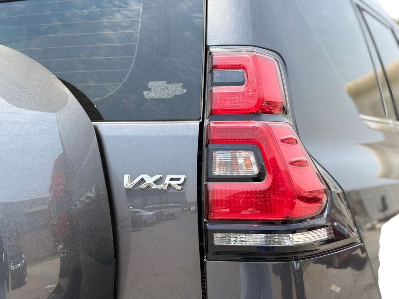 Toyota Prado VXR AED 3,020 P.M | 0% DOWN PAYMENT | TOYOTA PRADO VXR | 4.0L V6 4WD | AGENCY WARRANTY TILL 2028 | 2023