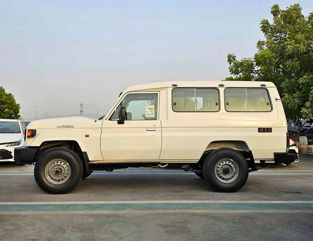 Toyota Land Cruiser 70 LC78 3 DOOR/SNORKEL, ROOF RACK, DUAL TANK/MANUAL WINDOWS/ 4.0L PETROL A/T/CODE#78ATY
