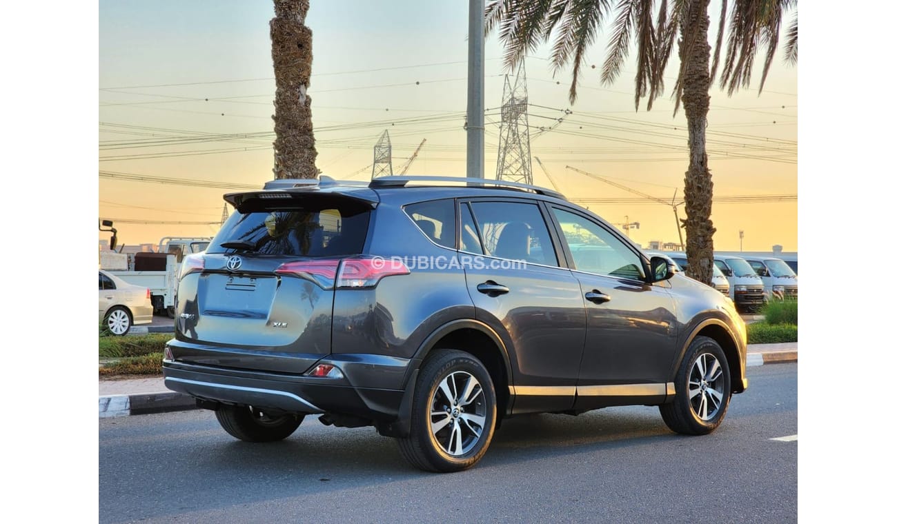 Used Toyota RAV4 RAV4 XLE 2018 for sale in Dubai - 696745
