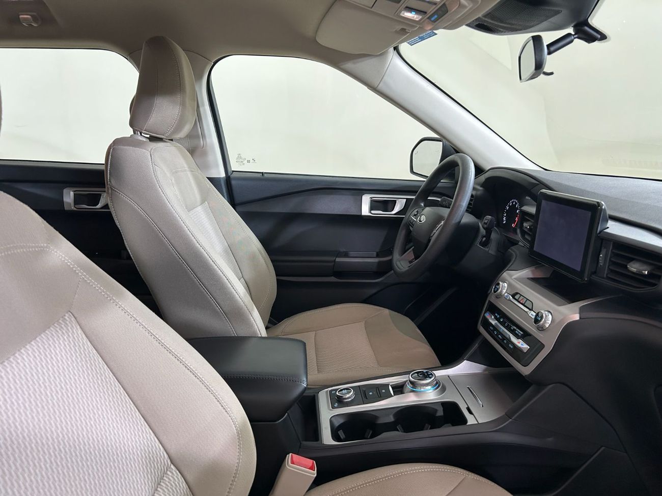 فورد إكسبلورر E3023 EXPLORER BASE 4WD 3.3L AT CLOTH