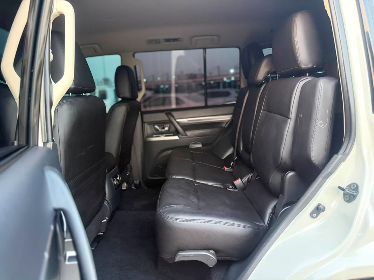 Mitsubishi Pajero 2018 | 3.2L DIESEL | AT | RHD | STEERING CONTROL SWITCHES | TRACTION CONTROL | CRUISE CONTROL