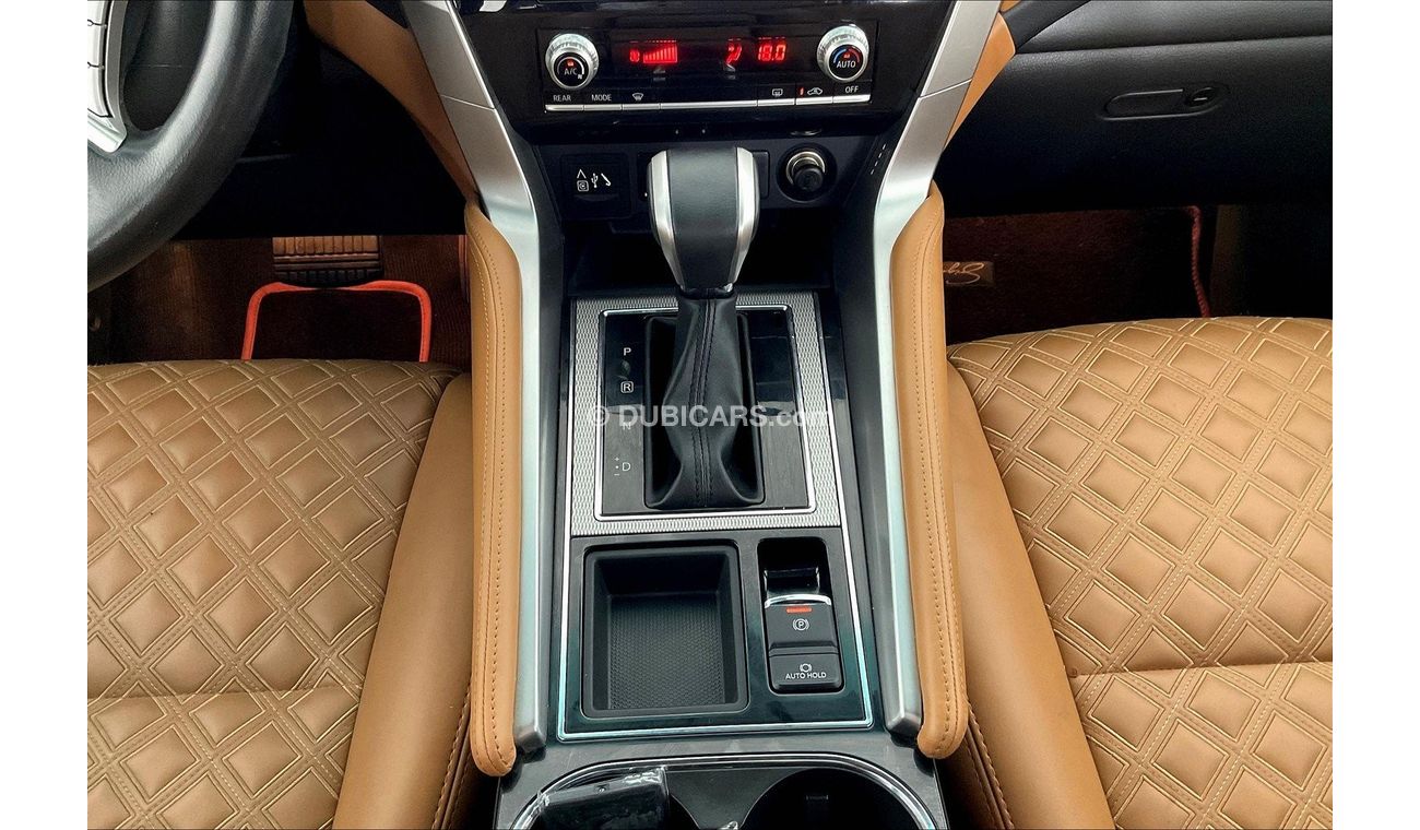 Mitsubishi Montero Signature