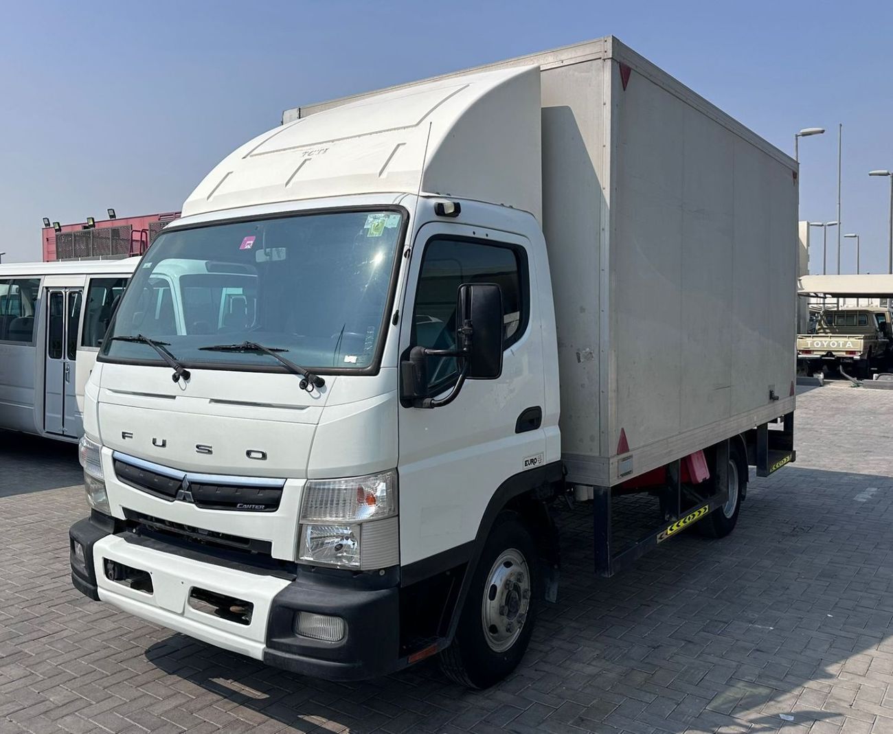 ميتسوبيشي كانتر فان