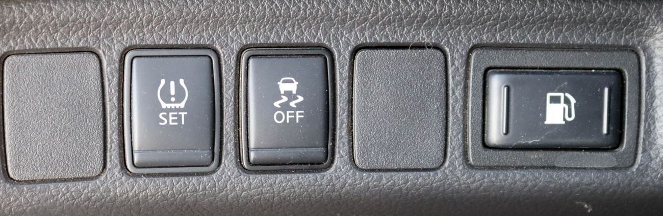 Nissan Navara Std 2.5L RWD M/T Nissan Navara 2022 2.5L RWD Manual GCC Accident-Free, In Excellent Condition, 769 P