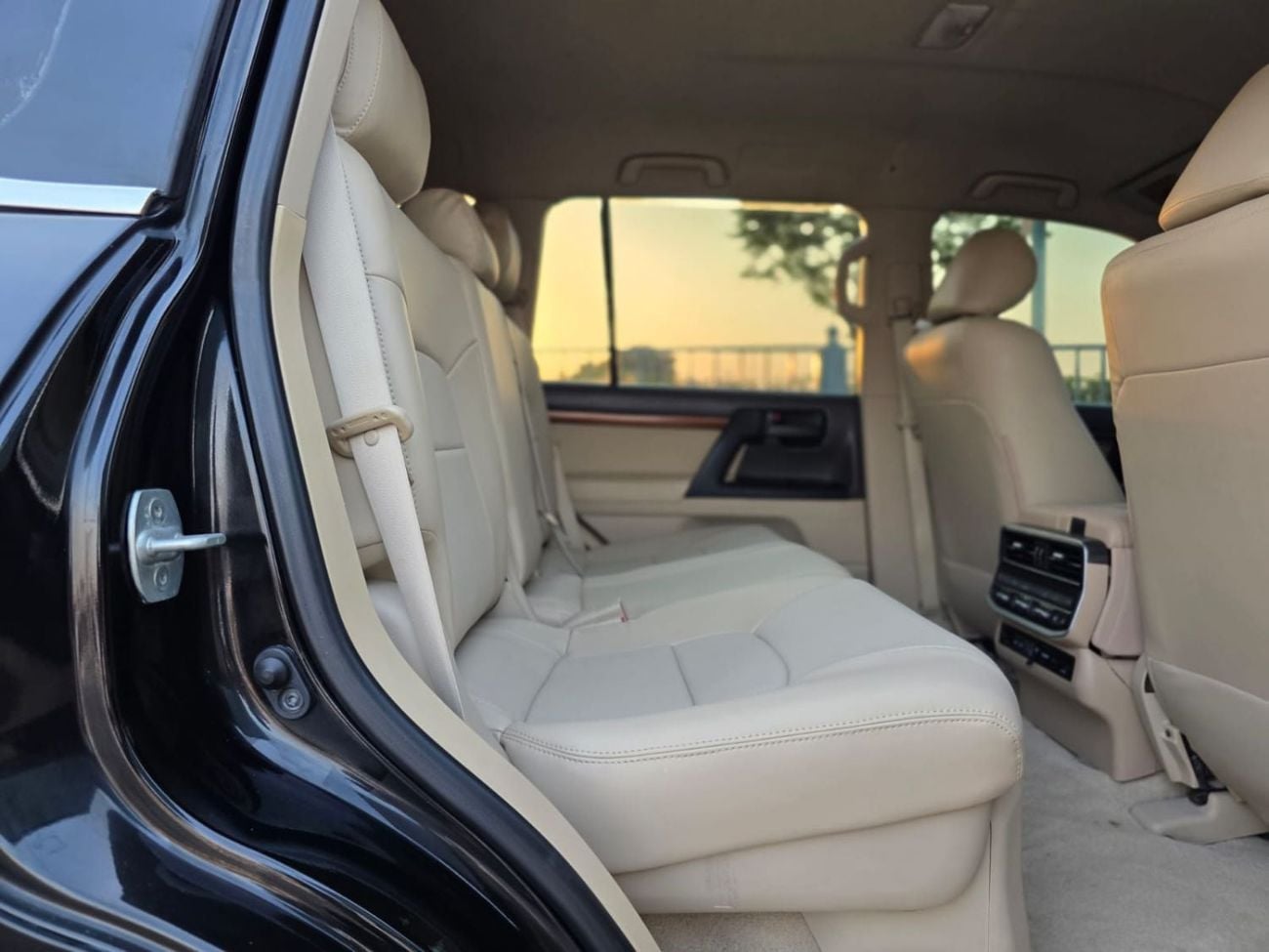 Toyota Land Cruiser GXR 2018 | 4.0L PETROL | AT | LHD | MODIFIED TO LC300 | PUSH START ENGINE | ELECTRIC HEATED SEATS