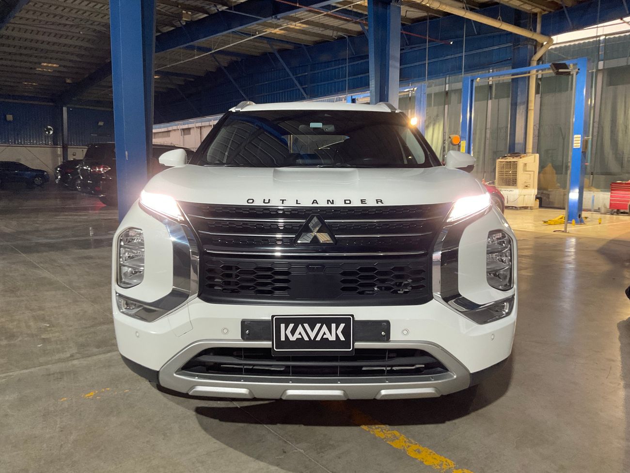 ميتسوبيشي آوتلاندر Highline + Synthetic leather | شامل الضمان | 0 ﺪﻔﻋﺓ ﺃﻮﻟﻯ