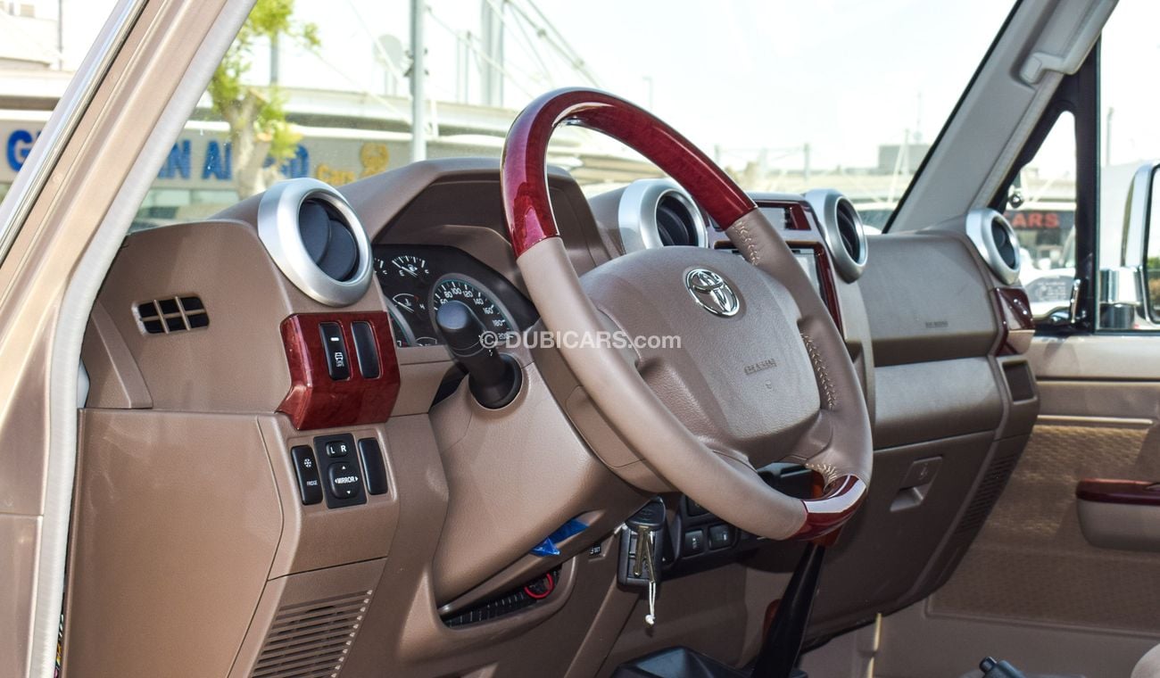 Toyota Land Cruiser Pick Up LX V6 4WD