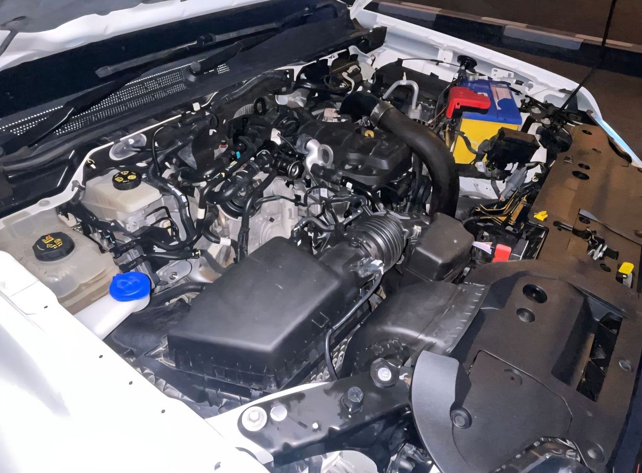 فورد رانجر XLT 2.0L Double Cabin Diesel YN2S Engine Automatic Gear 4WD 4-Cylinders 5 Seats 5 Doors