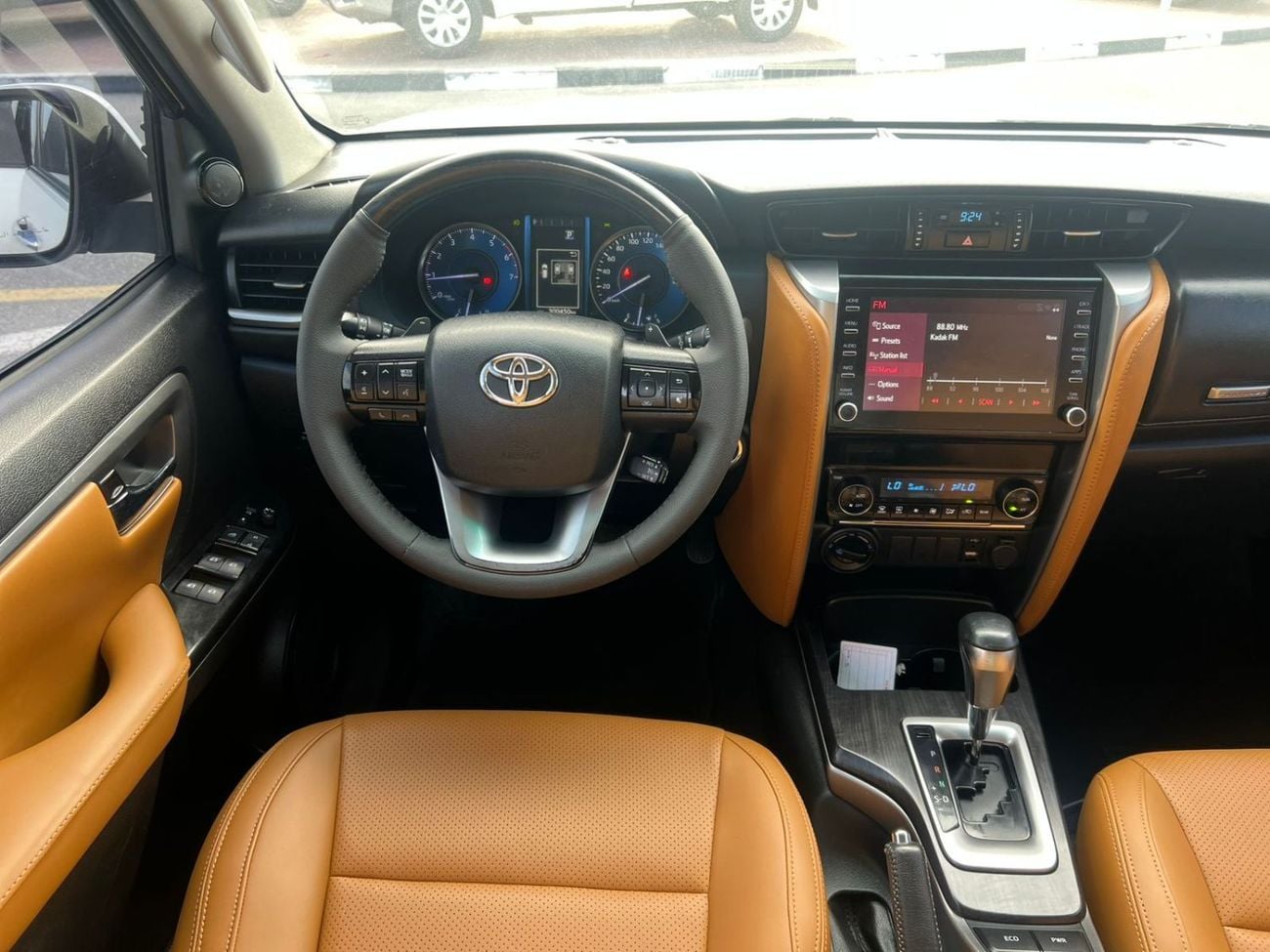 تويوتا فورتونر 2022 Toyota Fortuner GX.R Full Option - V6 4.0L GCC - Rear Camera & Sensor - Leather Seat - 2 Key