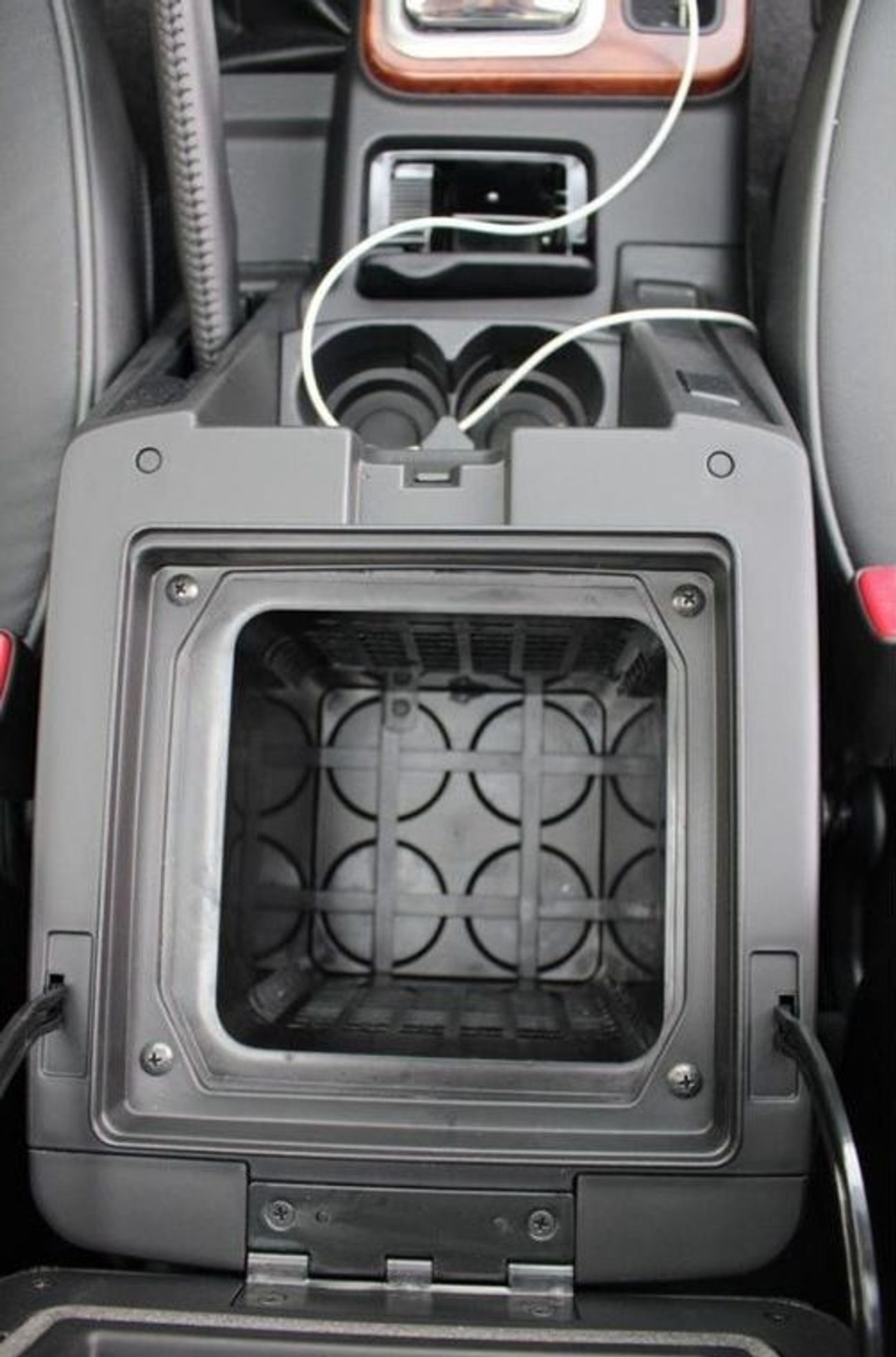 نيسان باترول سفاري NISSAN PATROL Y61 4.8L PETROL 4WD GRX AUTO