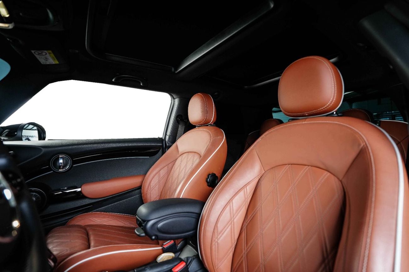 Mini Cooper S STD GCC-Silver Champagne-Sport body-full service history Available-Well maintained