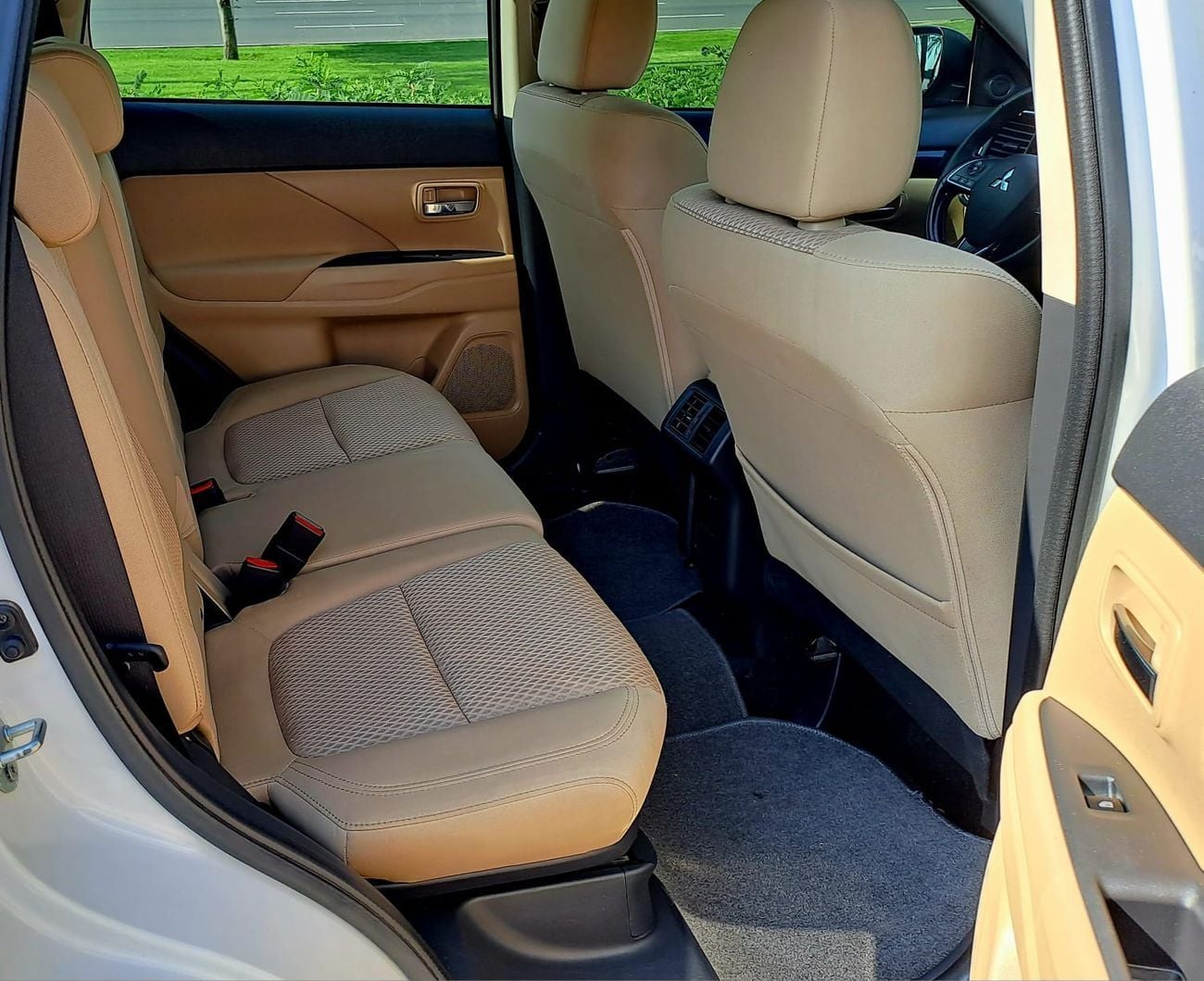 Mitsubishi Outlander GLX 2.4L 744-Monthly l GCC l 4WD , Cruise, Camera l Accident Free | Excellent Condition