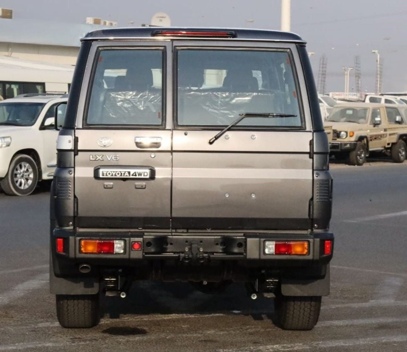 تويوتا لاند كروزر 70 Toyota Land Cruiser LC76 2.8 AT 2026