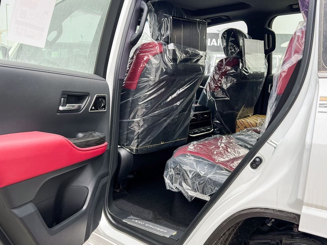 تويوتا لاند كروزر EXPORT ONLY - Toyota LC300 3.5L VXR (GCC Specification)