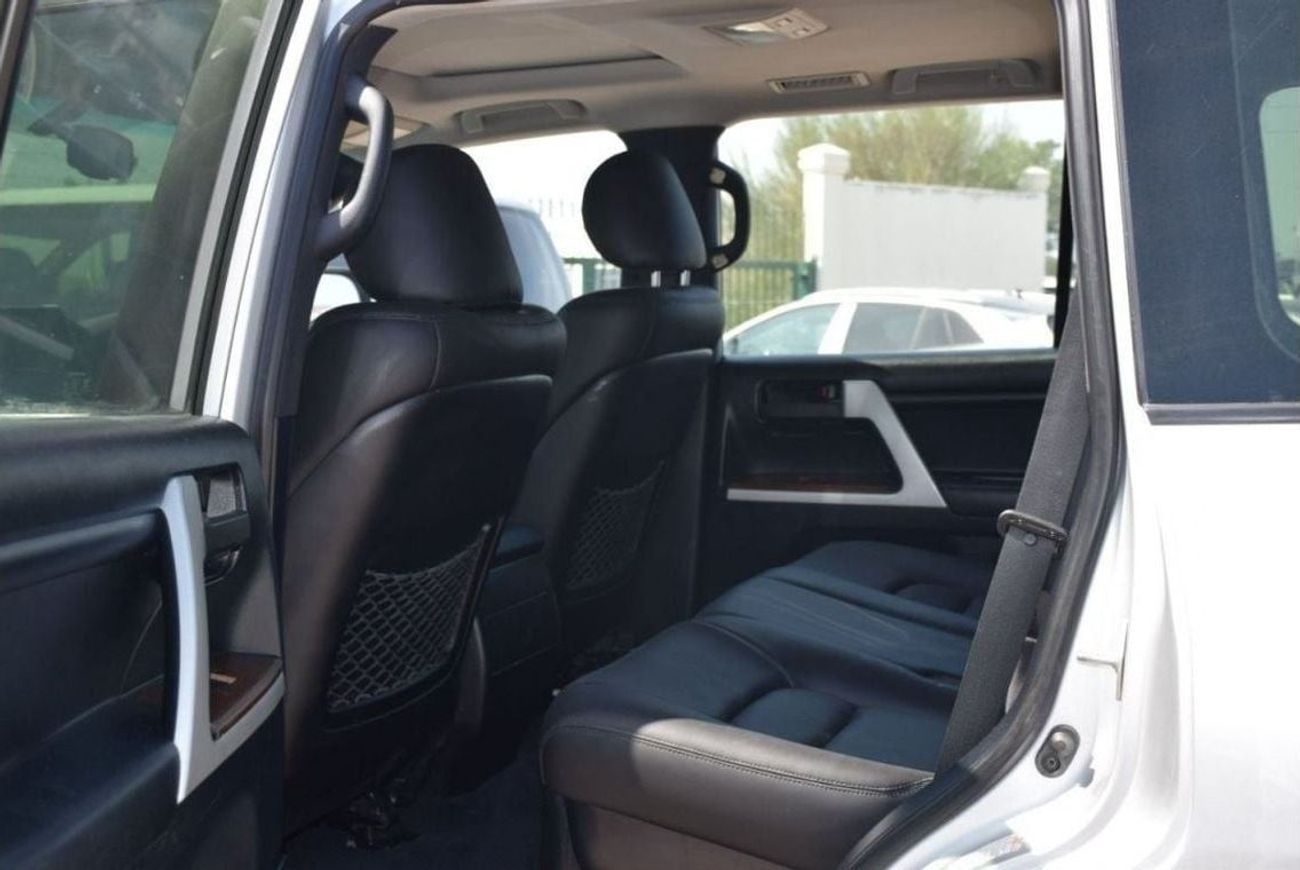 Toyota Land Cruiser V8 Diesel 4.5L (Right Hand)