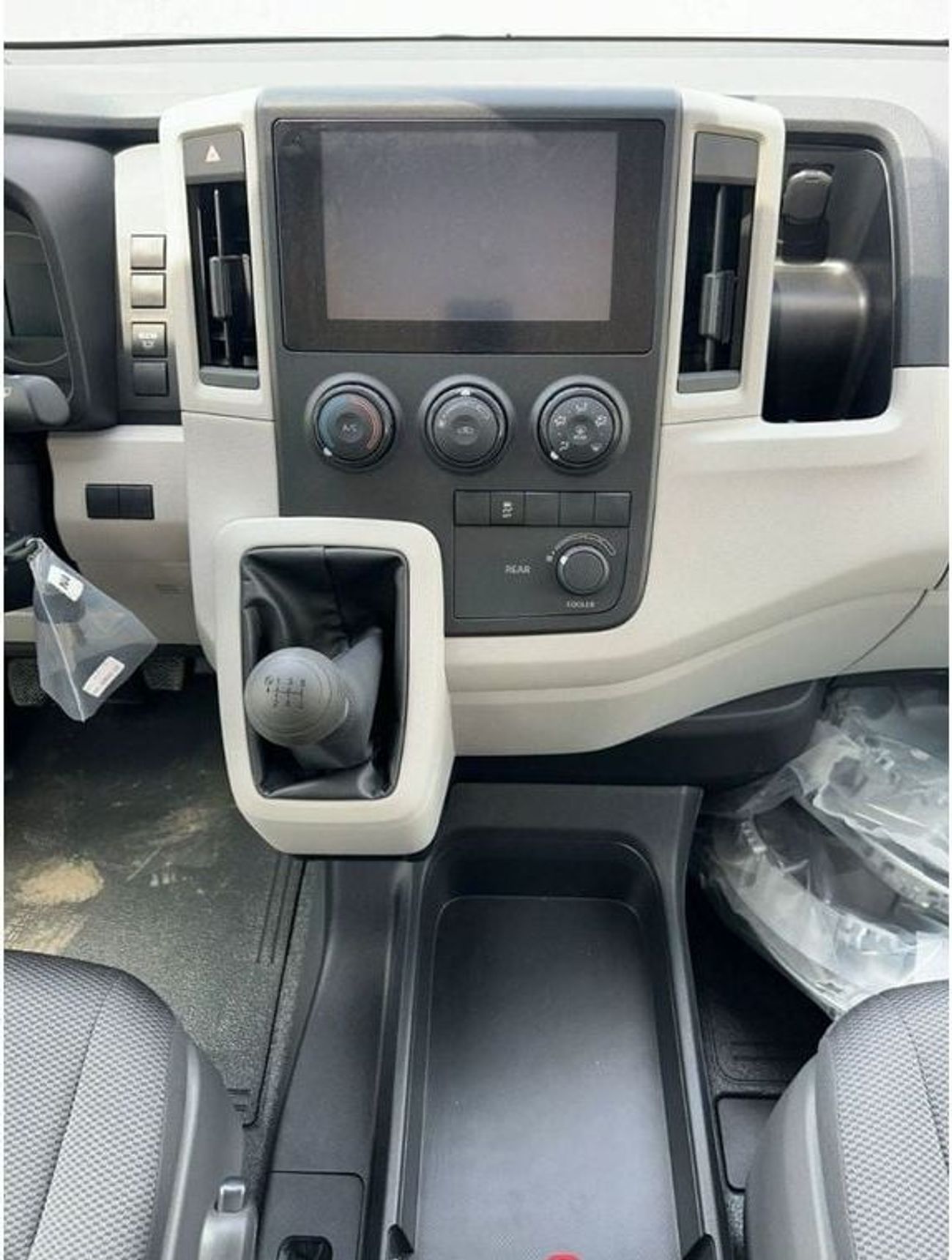 Toyota Hiace TOYOTA HIACE 3.5 PASSENGER MANUAL TRANSMISSION 2025 MODEL