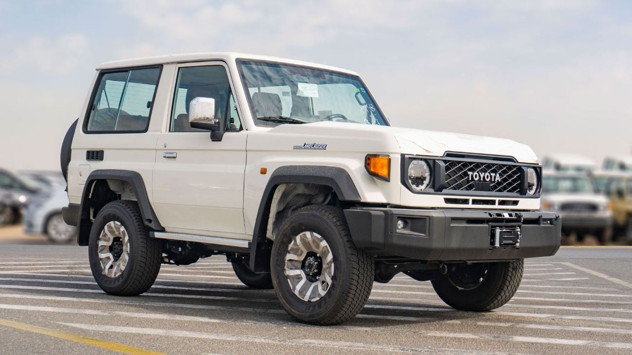 تويوتا لاند كروزر 70 2026 Toyota Land Cruiser LC71 4.0L AT Petrol Full Option (White-Brown)