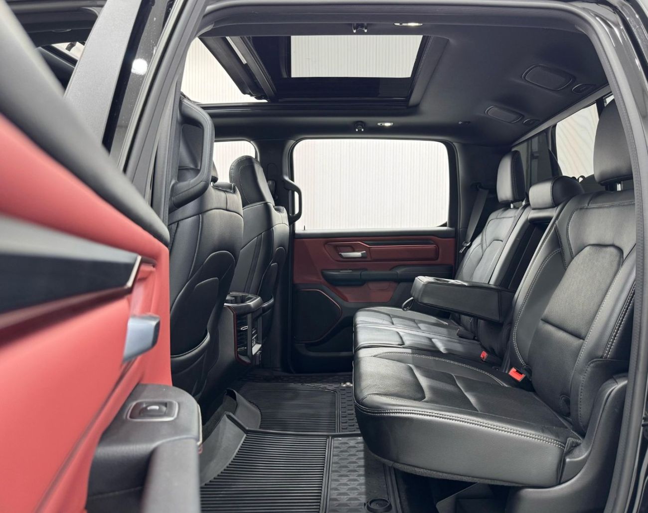 RAM 1500 Rebel 5.7L Crew Cab Utility (5 Seater)