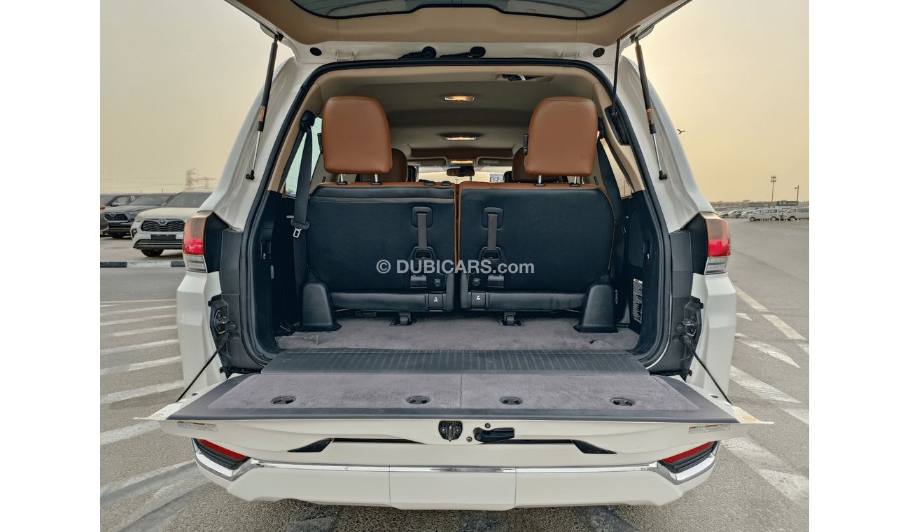 Toyota Land Cruiser VXR / 5.7L /  1 YEAR WARANTY / REGISTERATION / INSURANCE FREE (LOT # 35734)